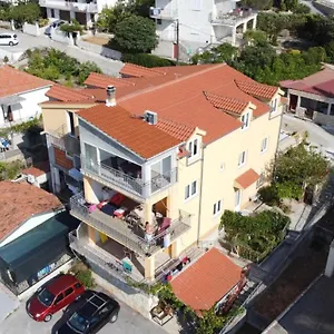 Apartment Mara, Seget Vranjica